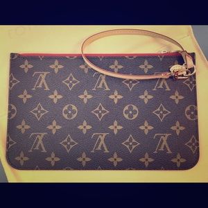 Selling original Louis Vuitton neverful pouch only